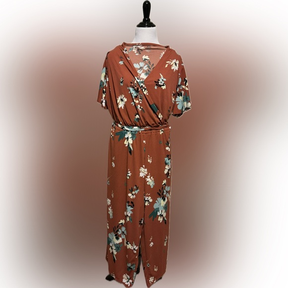 lightweight floral jumpsuit with pockets! - Picture 1 of 2